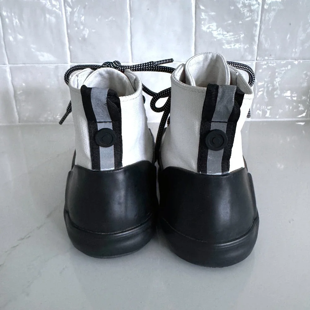 Hunter For Target High Top Sneaker Kids Size 2 White Black Rubber Canvas Boot